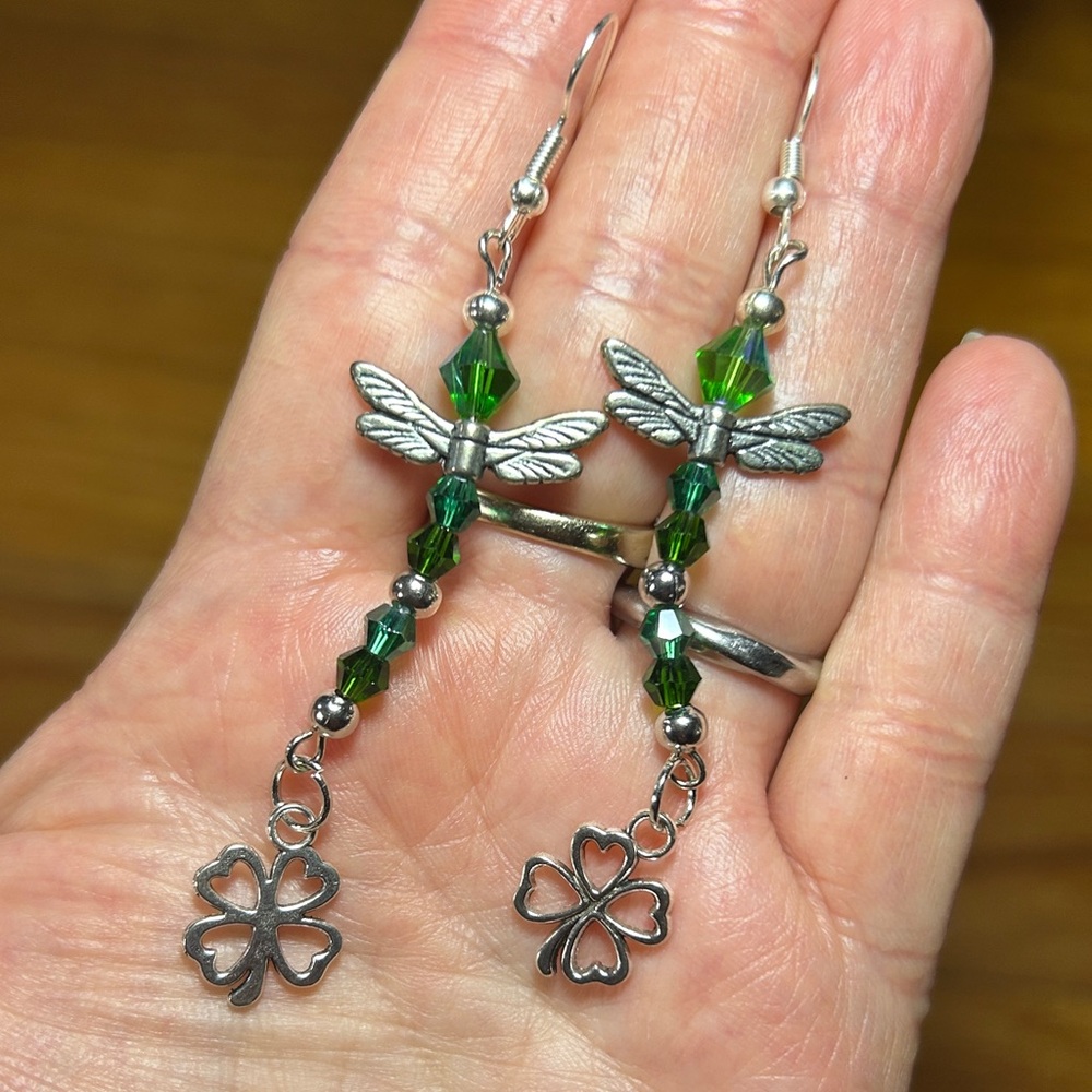 3/$25 Green Dragonfly Earrings - Picture 1 of 4